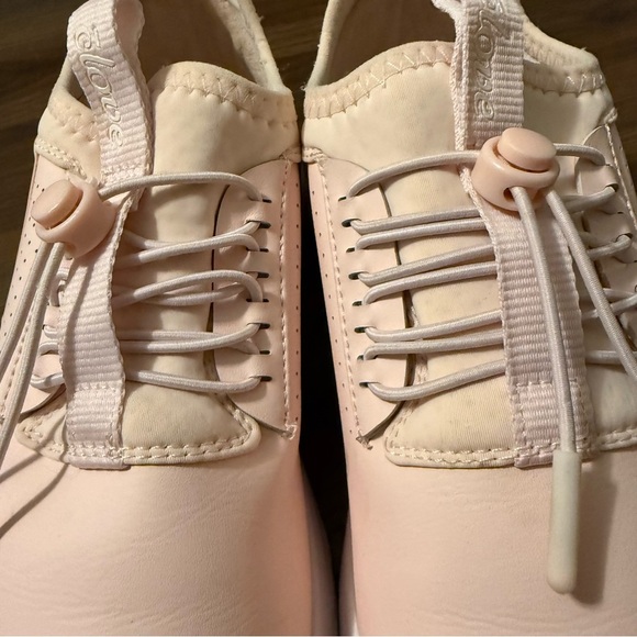 Limited Edition Clove 2021 Light Pink Holographic Sneakers Women’s 7.5 - Picture 7 of 10